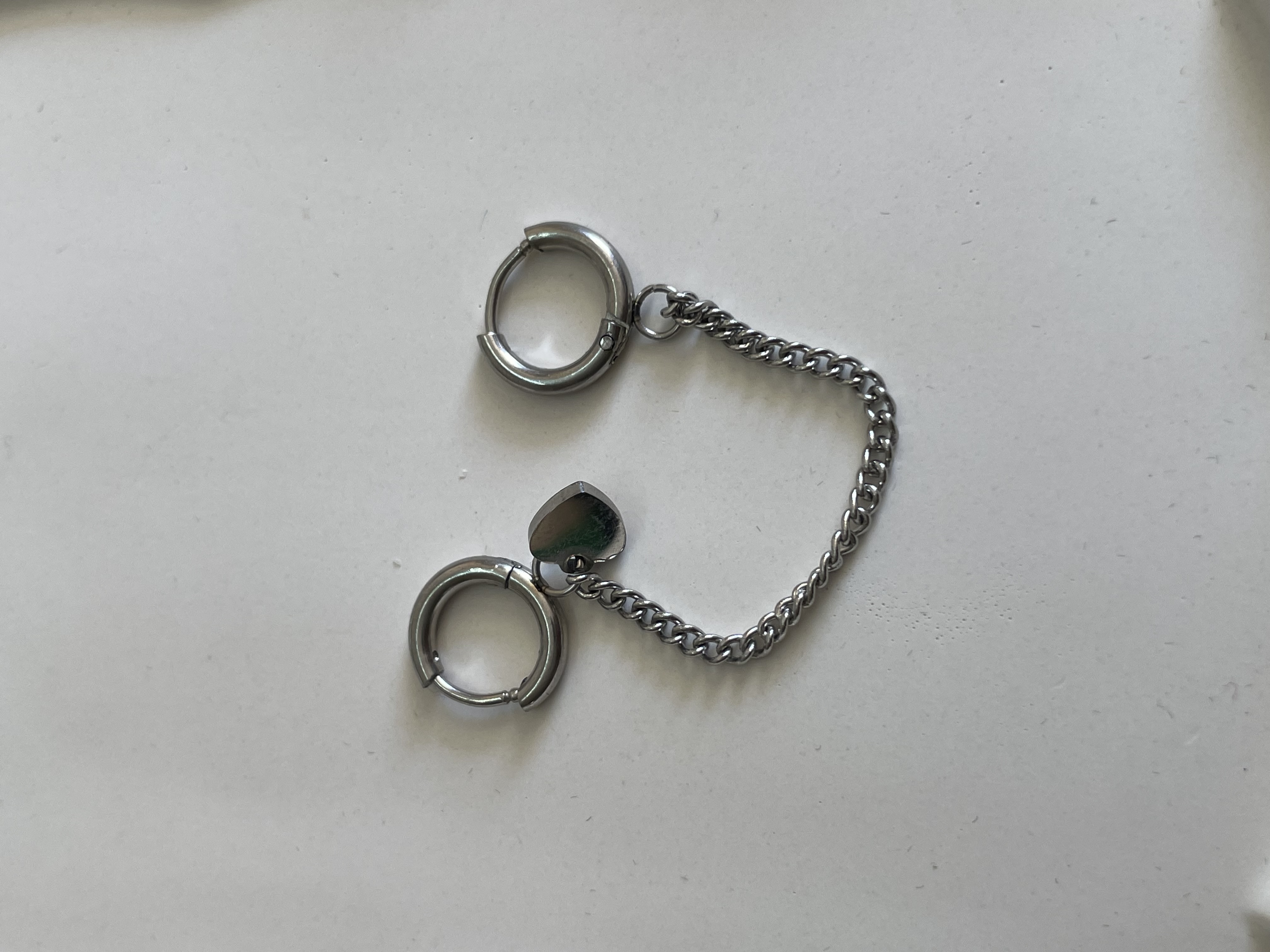 گوشواره زنجیری نقره‌ای با قلب ER-099
